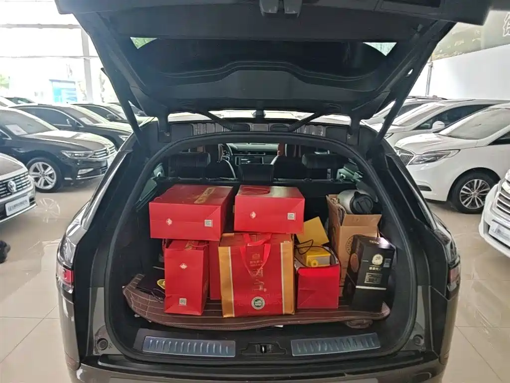 Range Rover Velar 2022 250PS Glitter Gold Collector’s Edition купить на сайте DeffCars