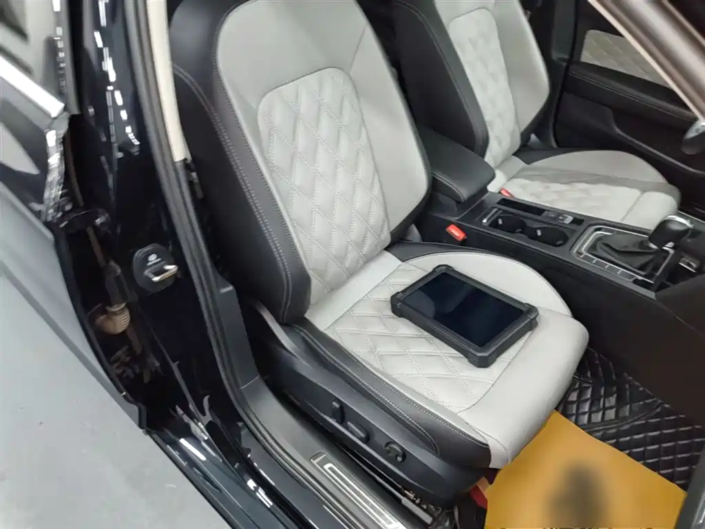 Magotan 2023 2 million commemorative edition 330TSI DSG leading model купить на сайте DeffCars