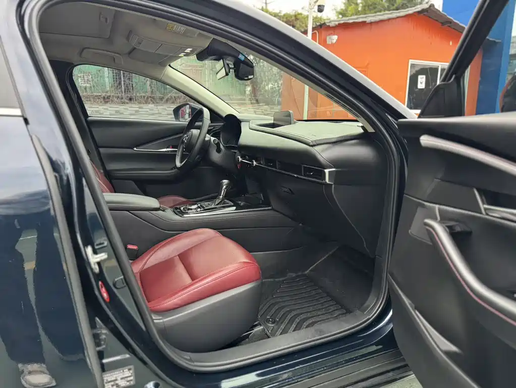 Mazda CX-30 2022 2.0L Automatic Yaoyue Obsidian Edition купить на сайте DeffCars