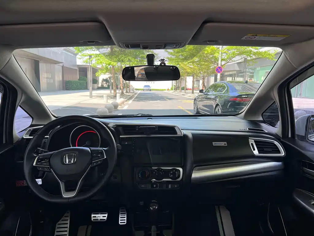 Fit 2018 1.5L CVT Comfort Sunroof Edition купить на сайте DeffCars