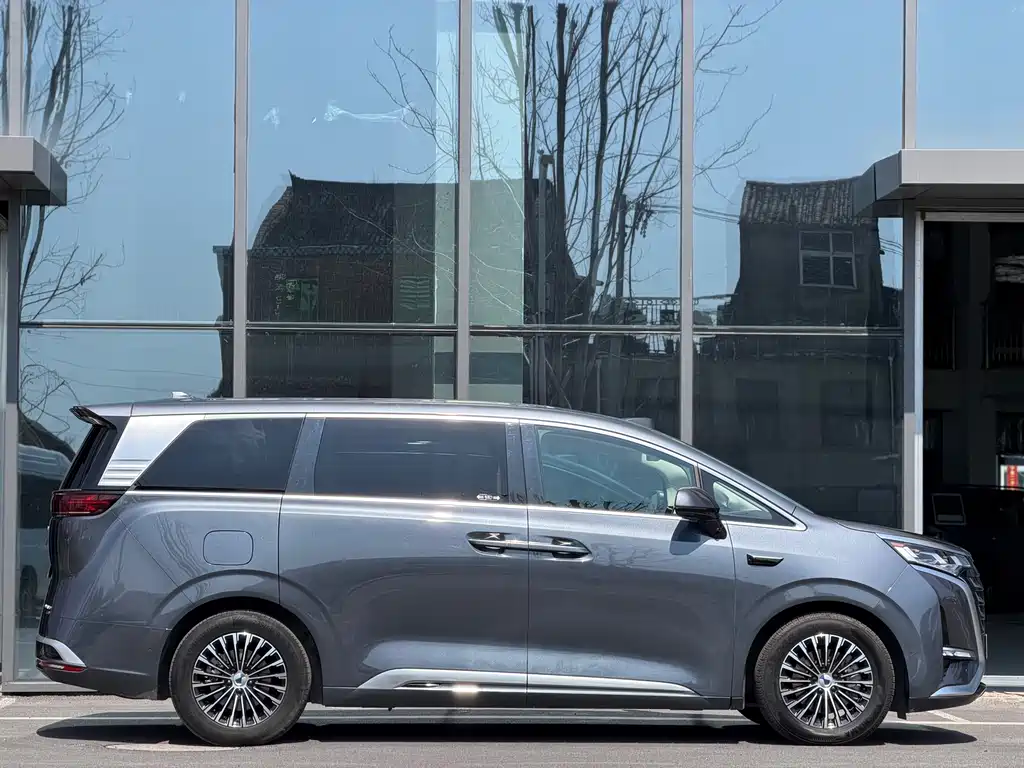 Denza D9 2025 DM-i smart driving version 1020 four-wheel drive premium model купить на сайте DeffCars