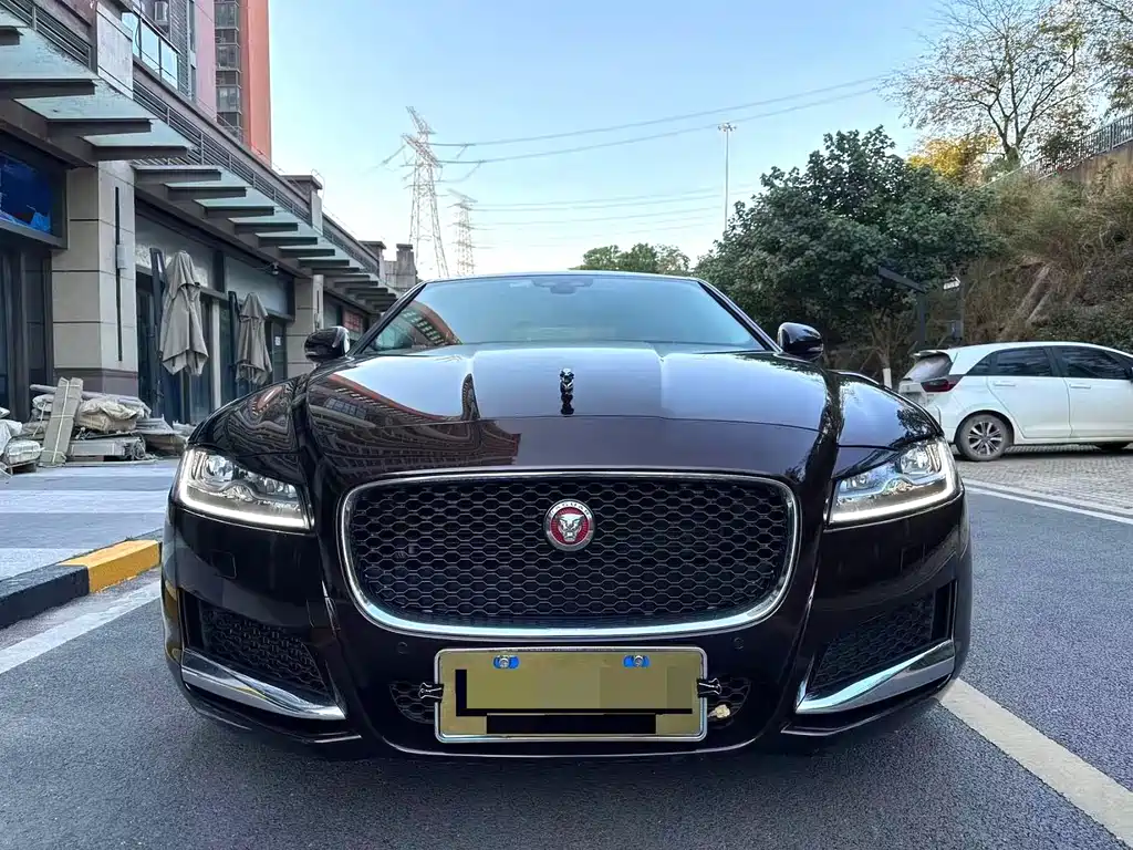Jaguar XFL 2018 2.0T 250PS Luxury Edition купить на сайте DeffCars