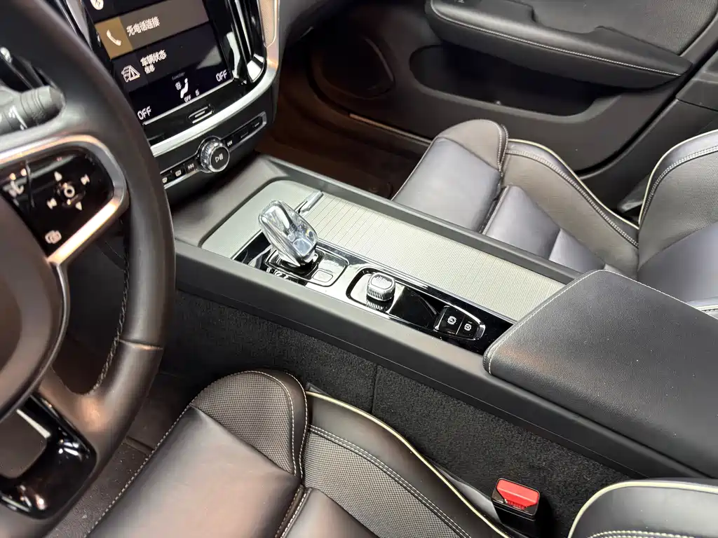 Volvo S60 2022 B4 Zhiyuan Sports Edition купить на сайте DeffCars