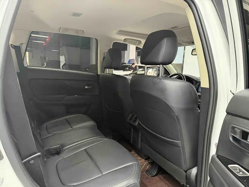 Outlander 2019 2.0L 2WD Enjoyable Edition 5 seats National V купить на сайте DeffCars