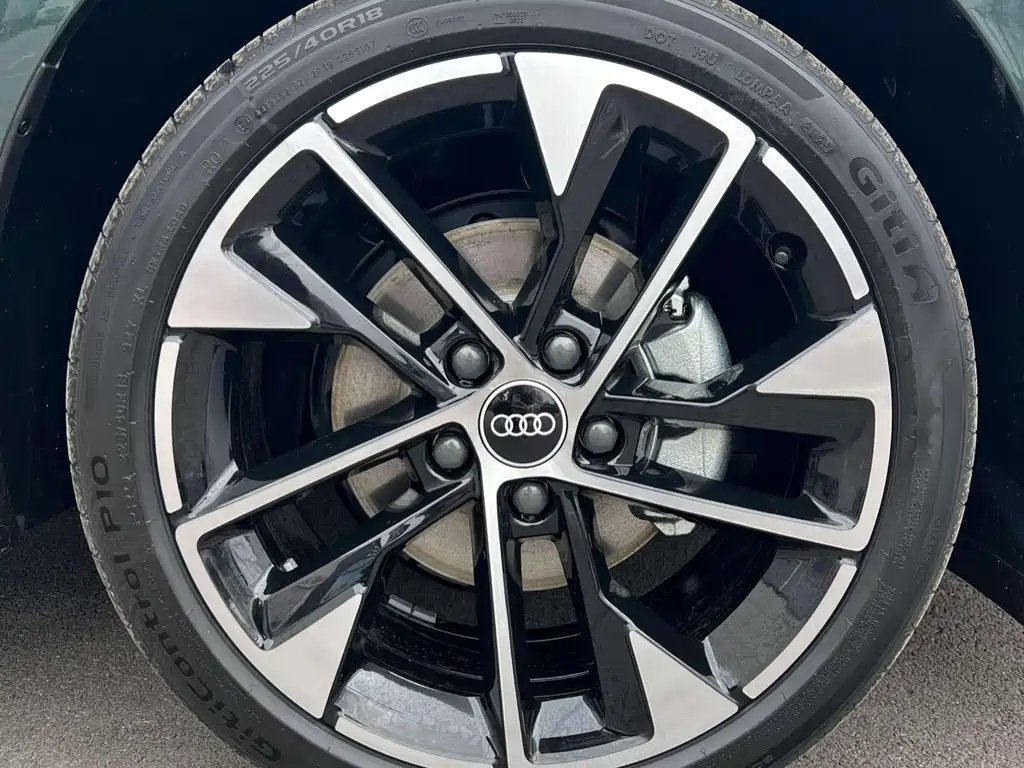 Audi A3 2026 A3L Limousine 35TFSI Flying Spur Exclusive купить на сайте DeffCars