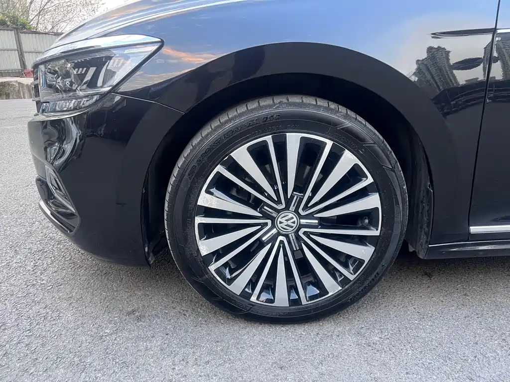 Passat 2019 330TSI Deluxe Edition National VI купить на сайте DeffCars
