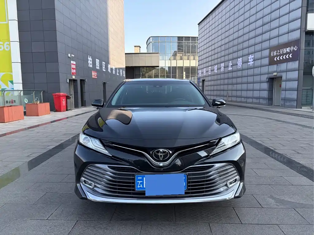 Camry 2018 2.5G Deluxe Edition купить на сайте DeffCars