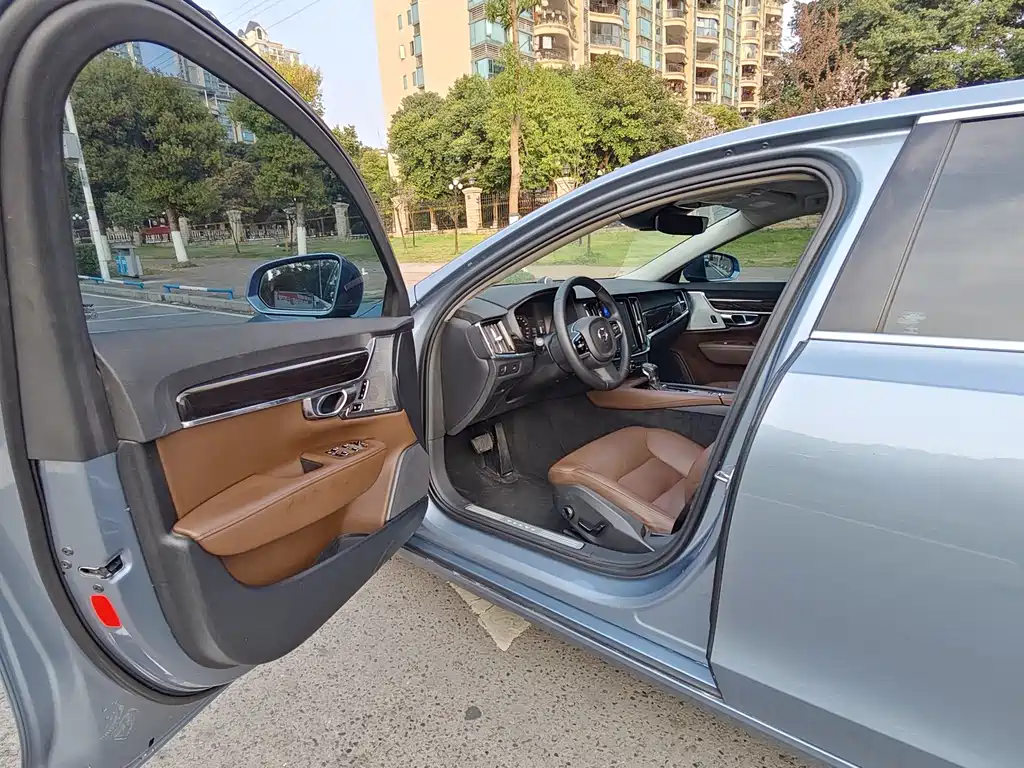 Volvo S90 2018 T4 Zhiyuan Edition купить на сайте DeffCars
