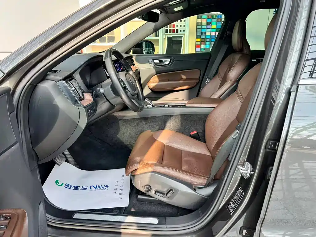 Volvo XC60 plug-in hybrid 2022 T8 plug-in hybrid four-wheel drive Zhiyuan luxury version купить на сайте DeffCars