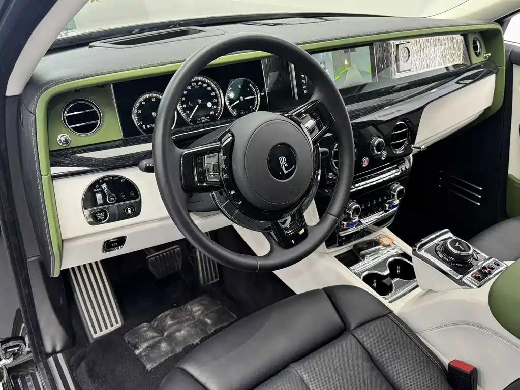 Phantom 2018 6.7T long wheelbase version купить на сайте DeffCars