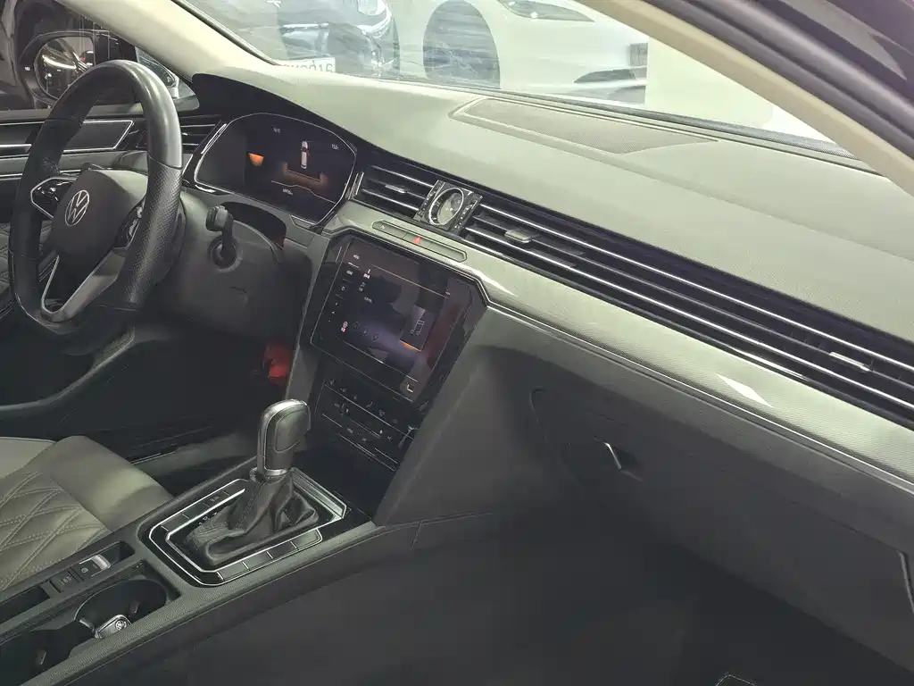 Magotan 2023 2 million commemorative edition 330TSI DSG leading model купить на сайте DeffCars