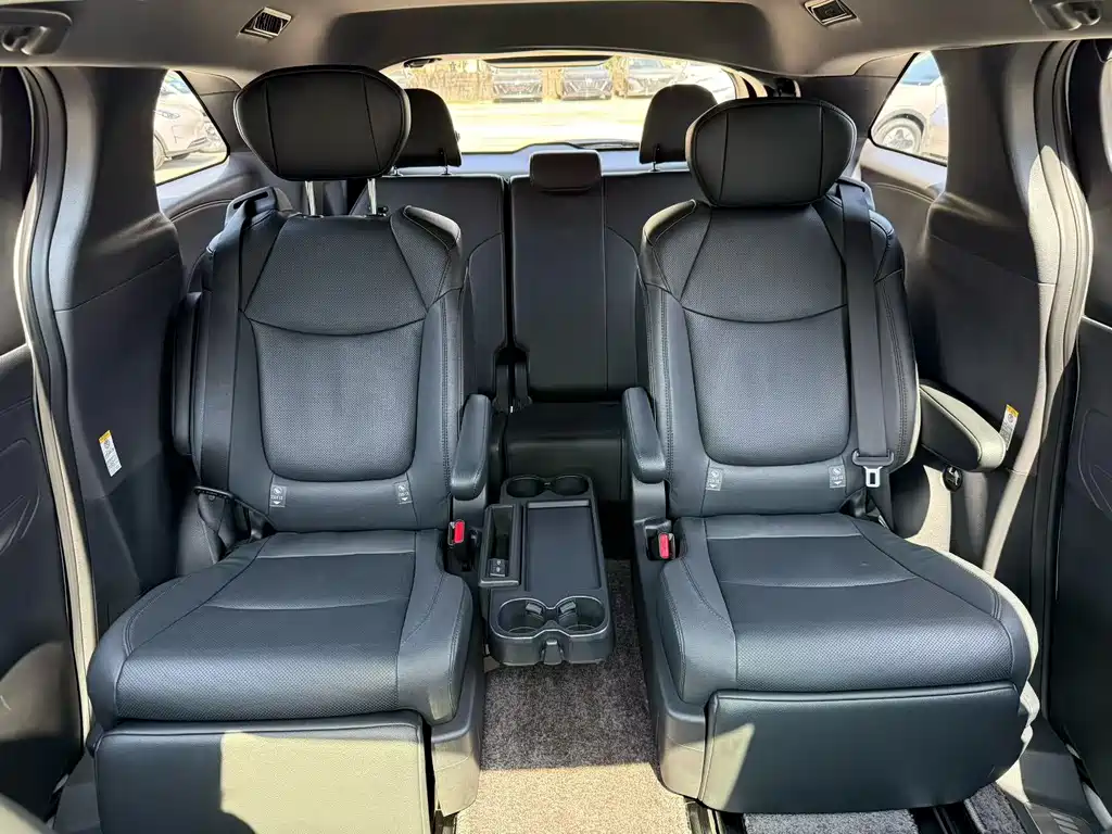 SIENNA 2023 2.5L Hybrid Premium Edition купить на сайте DeffCars