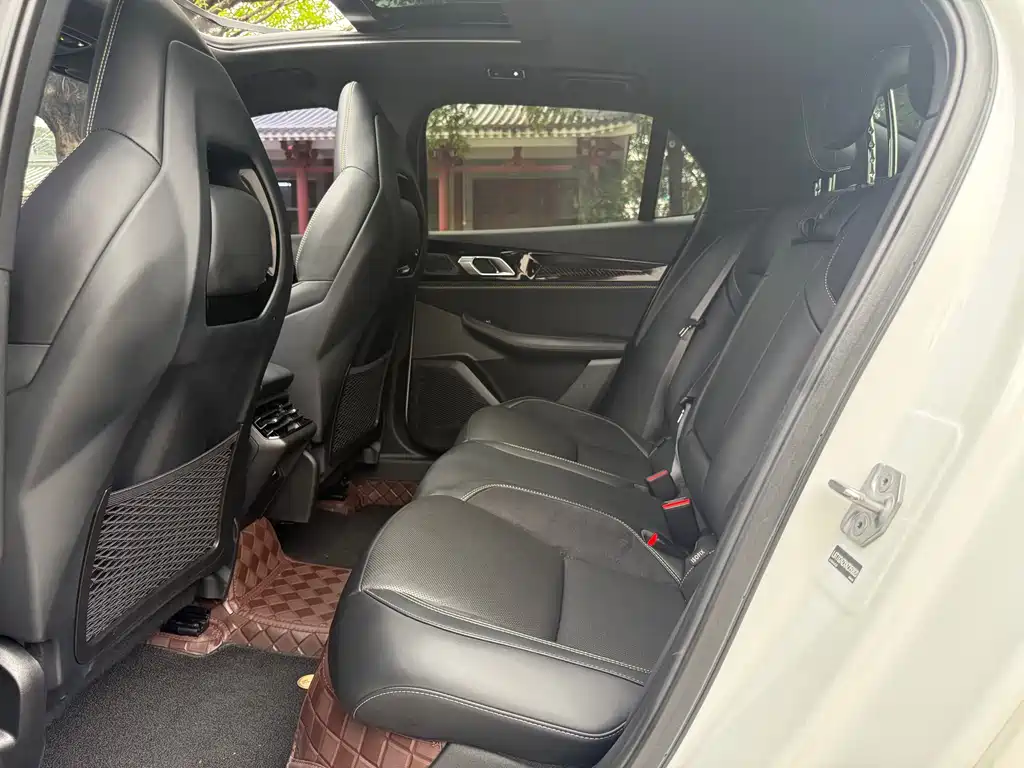 Lynk & Co 03 2023 1.5TD DCT Pro купить на сайте DeffCars