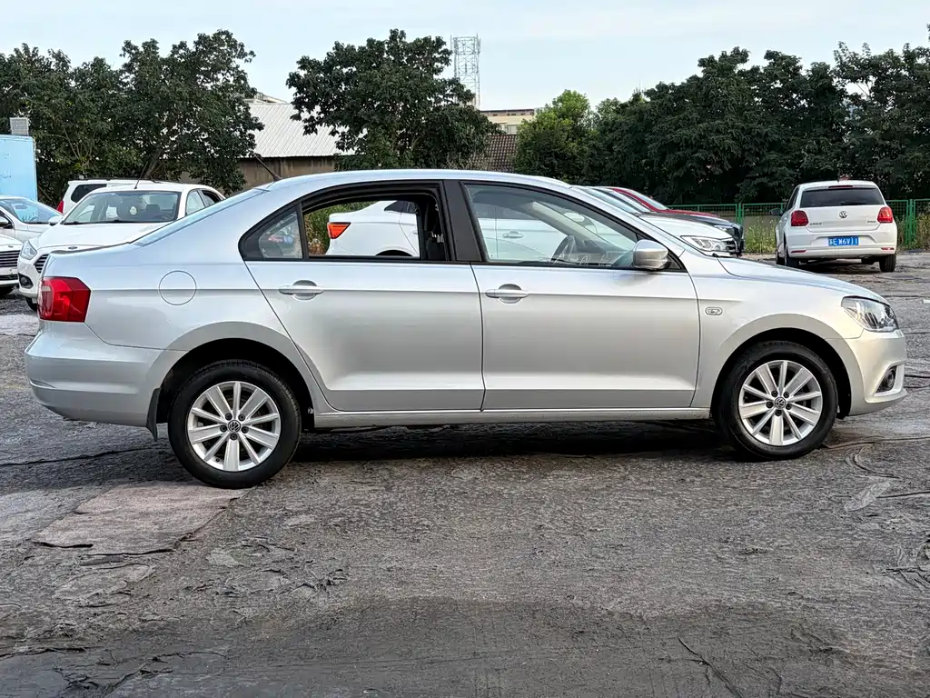 Jetta 2015 Premium Edition 1.4L Manual Comfort Type купить на сайте DeffCars