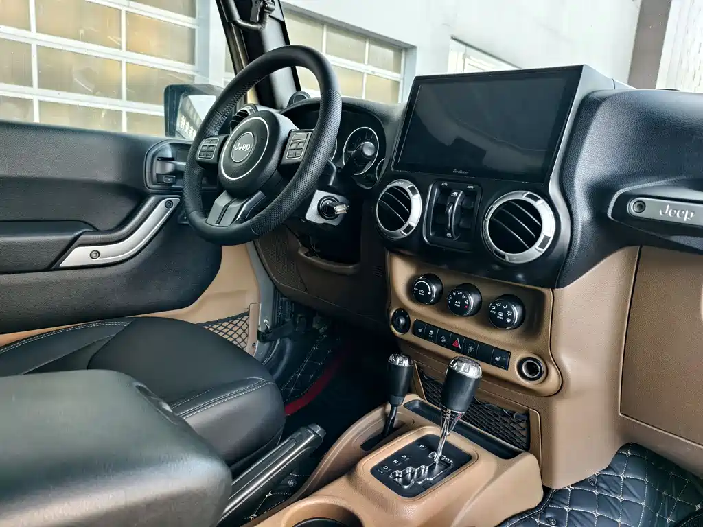 Wrangler 2013 3.6L Rubicon four-door version купить на сайте DeffCars
