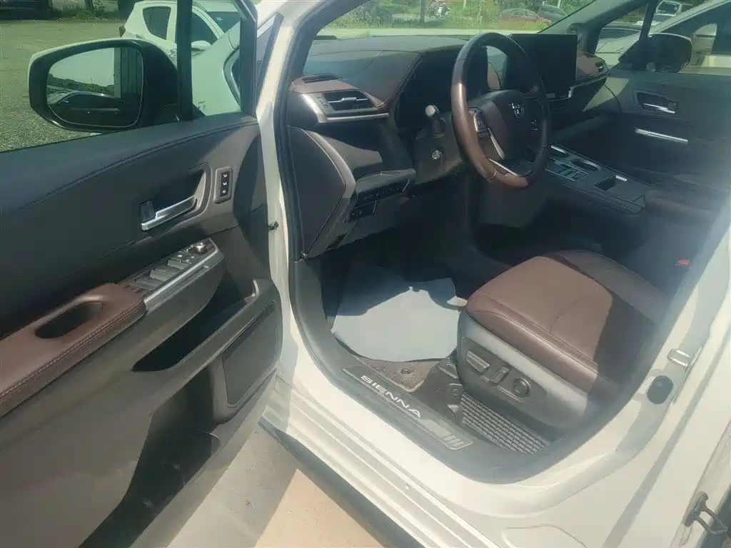 SIENNA 2023 2.5L Hybrid Platinum Edition купить на сайте DeffCars