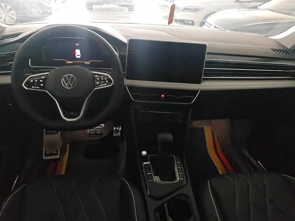 Tiguan L 2023 330TSI automatic two-wheel drive R-Line version купить на сайте DeffCars