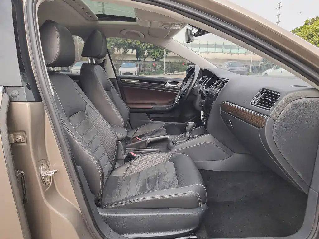 Sagitar 2015 230TSI automatic luxury model купить на сайте DeffCars