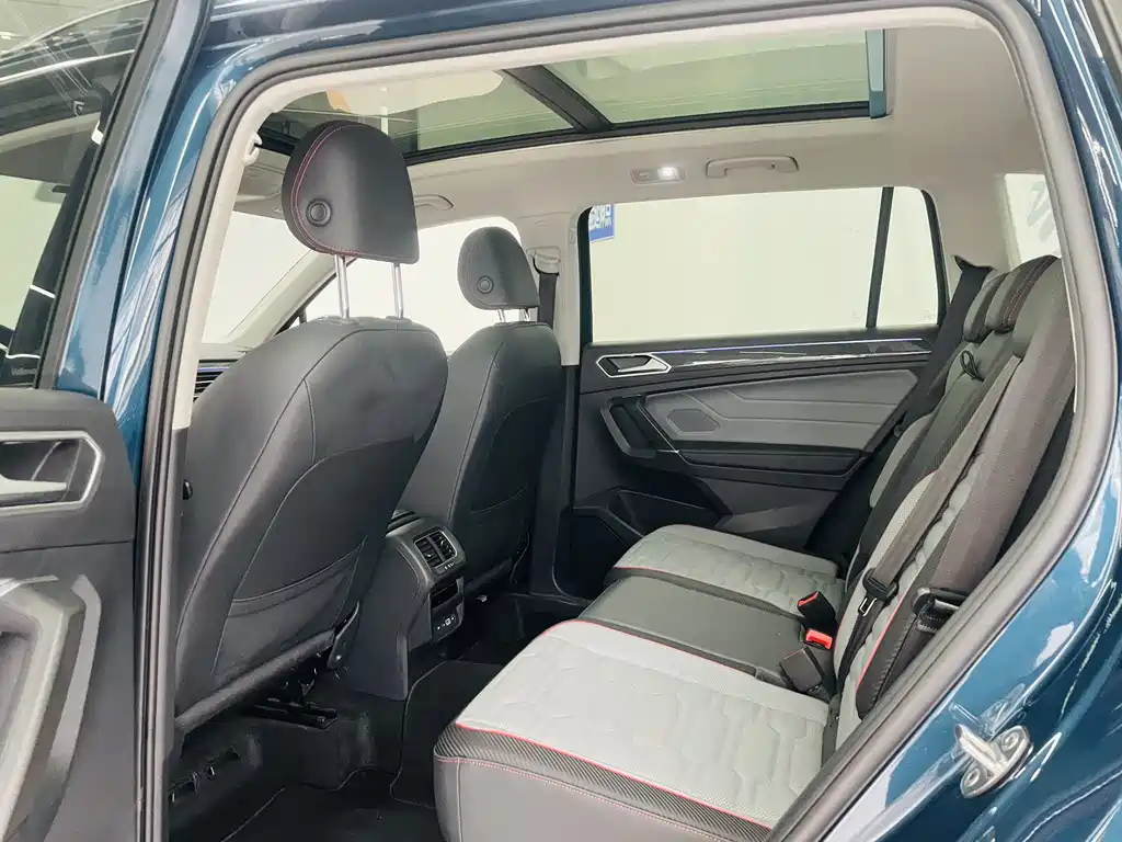 Tiguan L 2022 330TSI automatic two-wheel drive R-Line flagship version купить на сайте DeffCars