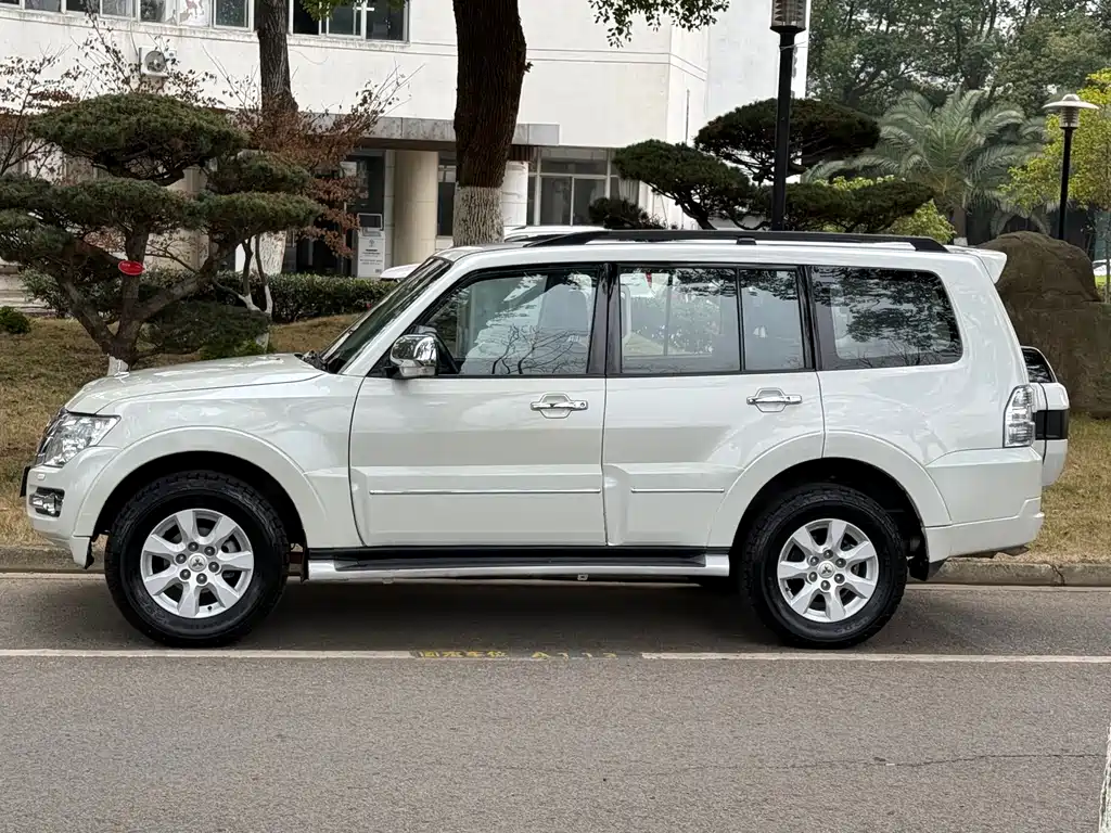 Pajero (imported) 2020 3.0L automatic standard version купить на сайте DeffCars