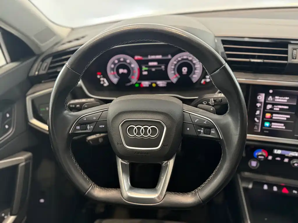 Audi Q3 2023 35 TFSI Fashionable and Dynamic (1.5T) купить на сайте DeffCars