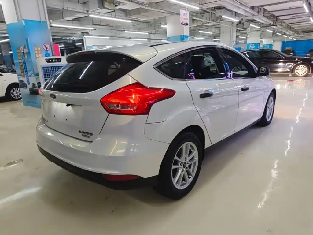 Focus 2015 hatchback EcoBoost 125 automatic super stylish model купить на сайте DeffCars