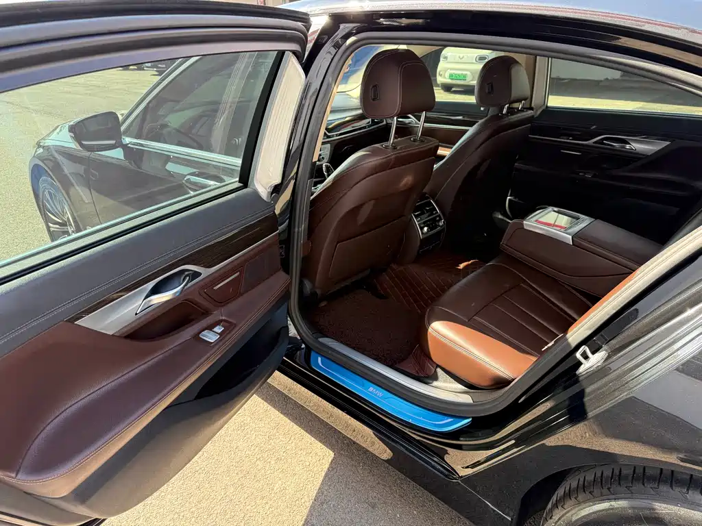 BMW 7 Series 2016 730Li Leading Model купить на сайте DeffCars
