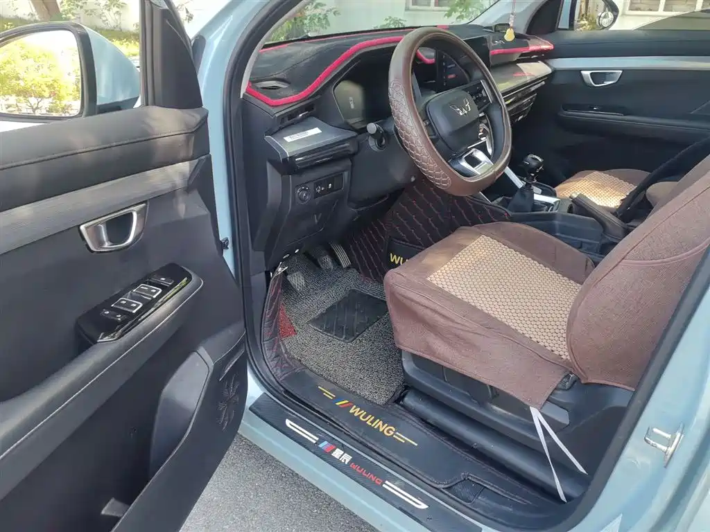 Wuling Xingchen 2021 1.5T manual starlight version купить на сайте DeffCars