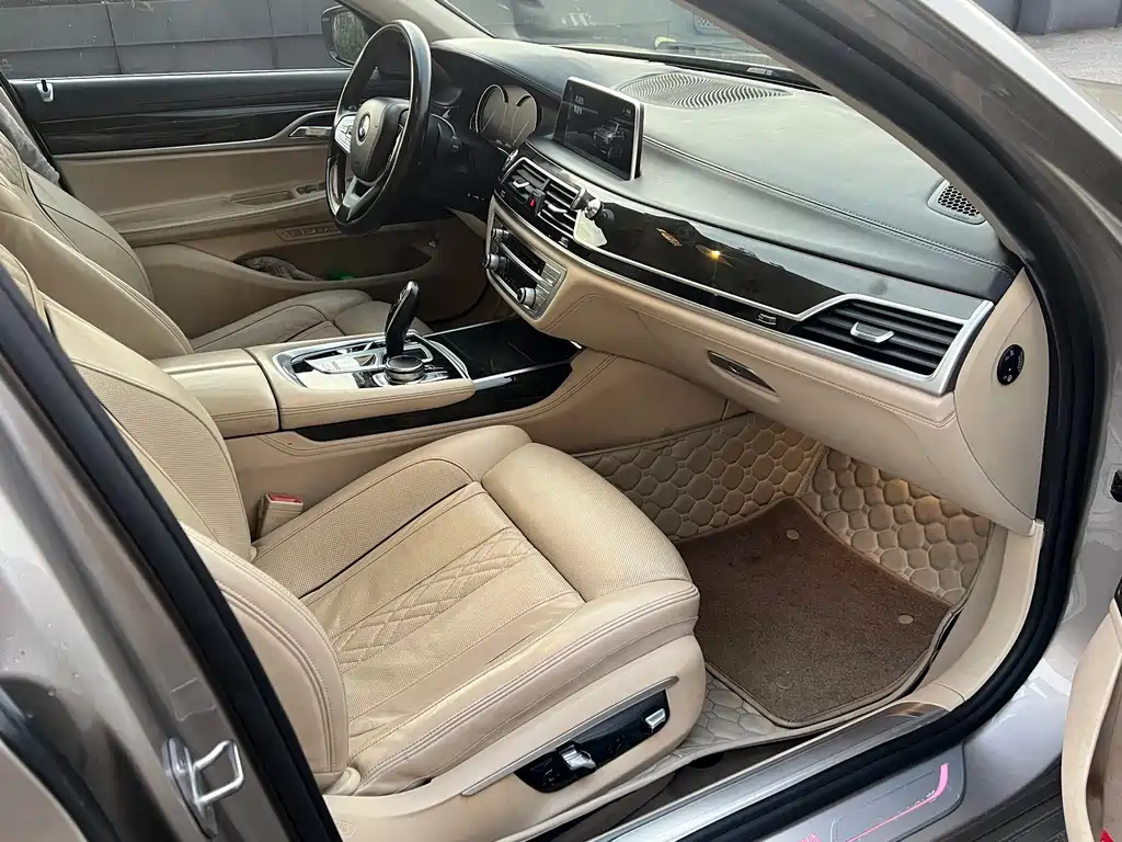 BMW 7 Series 2016 730Li Luxury купить на сайте DeffCars
