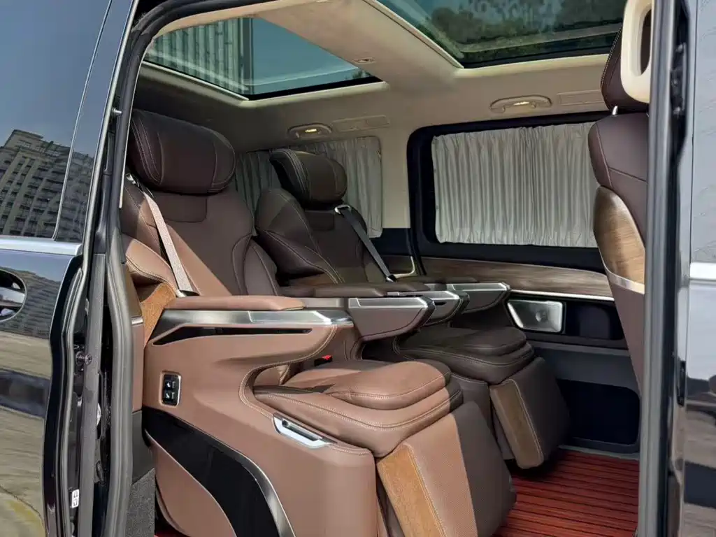 Mercedes-Benz V-Class 2022 V 260 L Long Wheelbase Luxury Edition купить на сайте DeffCars