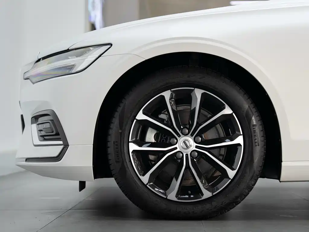 Volvo S60 2022 B4 Zhiyi Luxury Edition купить на сайте DeffCars