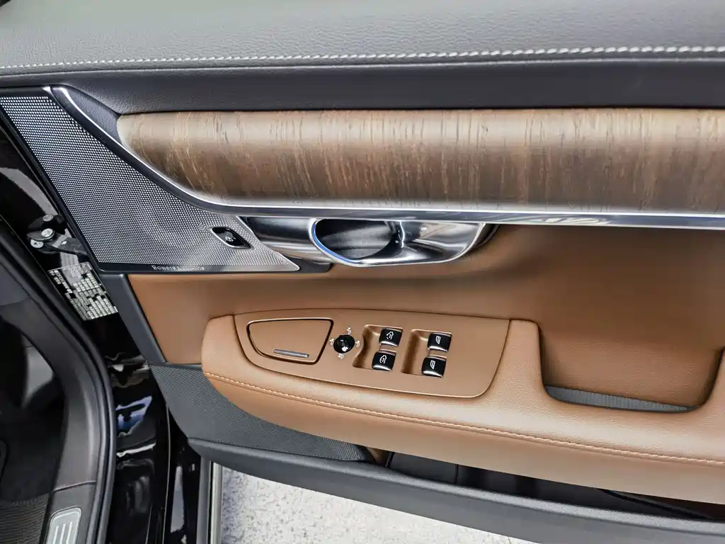 Volvo S90 plug-in hybrid 2024 plug-in hybrid four-wheel drive long range Zhiya luxury version купить на сайте DeffCars