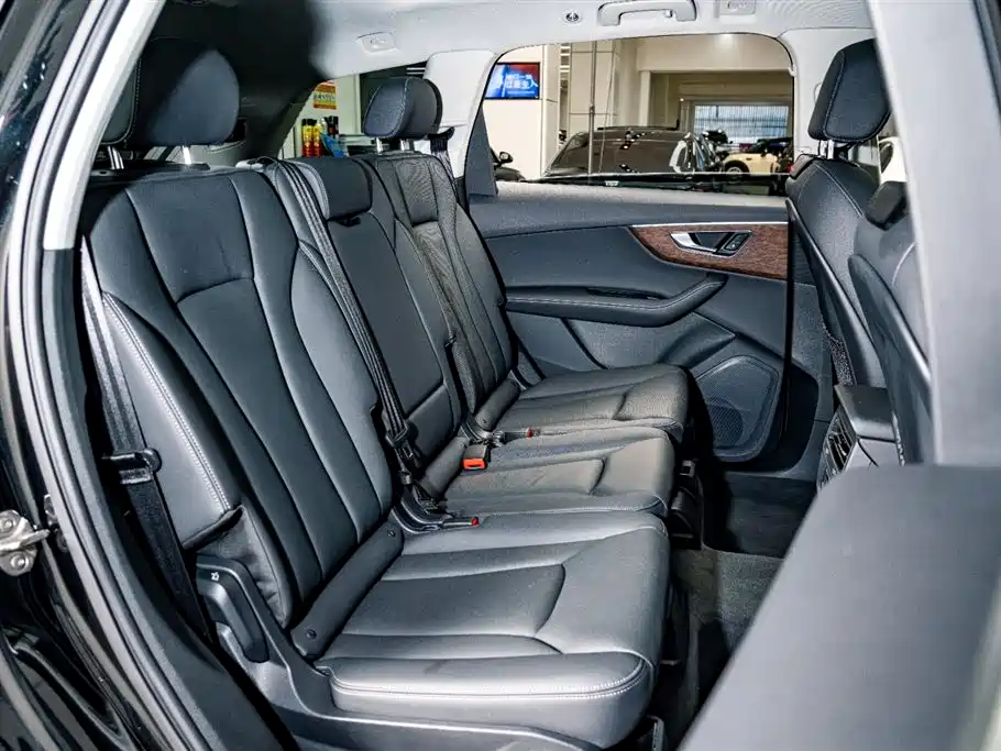 Audi Q7 2024 45 TFSI quattro S line sports купить на сайте DeffCars