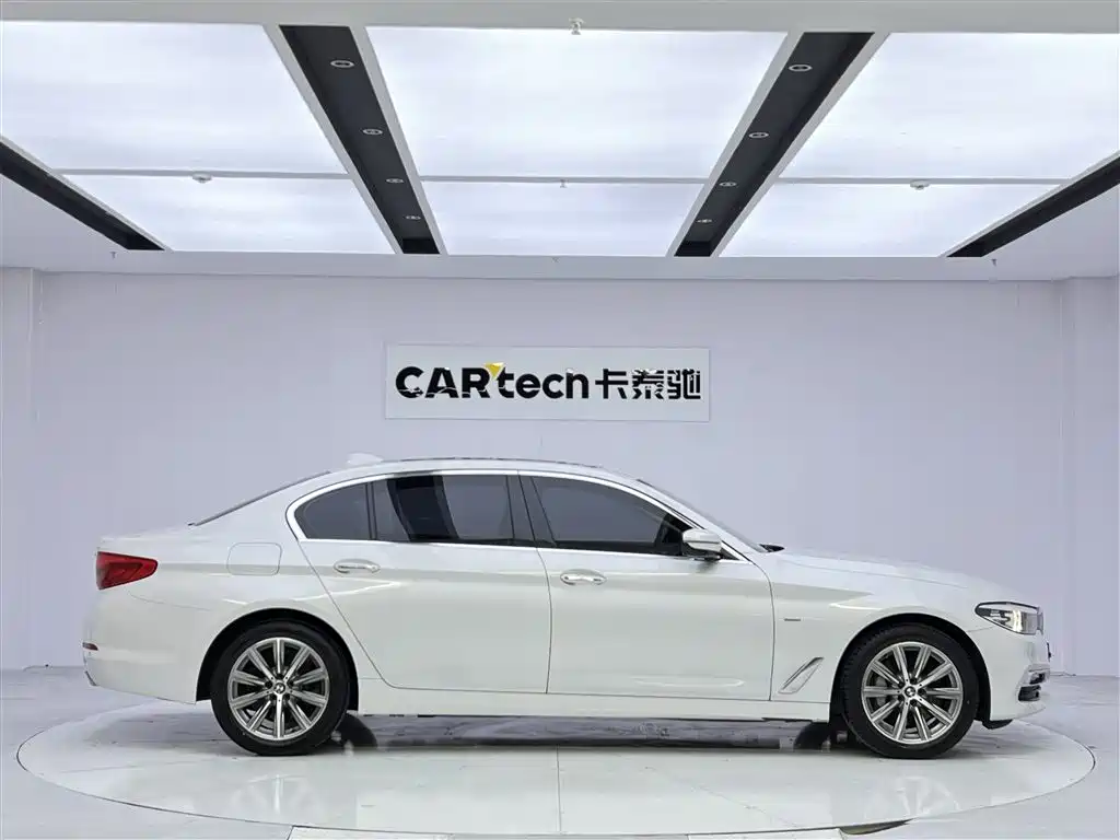 BMW 5 Series 2018 530Li Leading Luxury Package купить на сайте DeffCars
