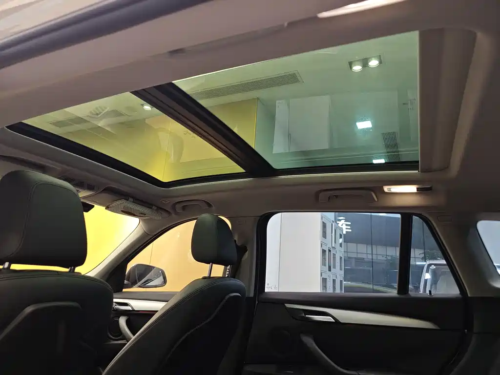 BMW X1 2016 sDrive18Li Exclusive Model купить на сайте DeffCars