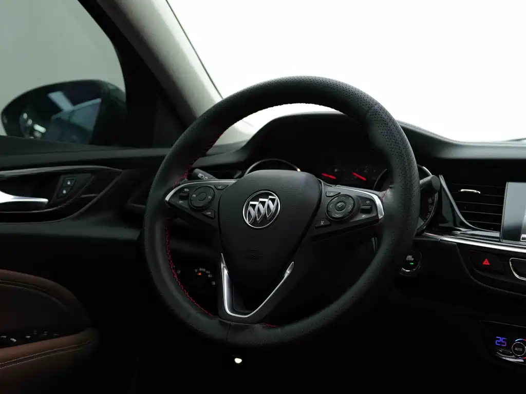 Regal 2019 20T Elite National VI купить на сайте DeffCars