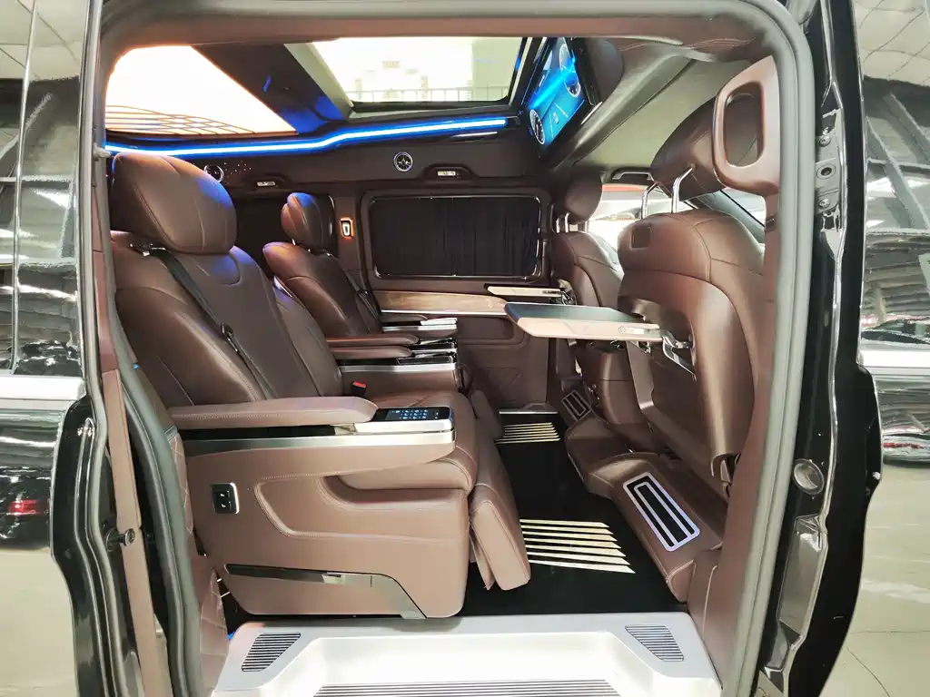 Mercedes-Benz V-Class 2022 V 260 L Long Wheelbase Premium Edition купить на сайте DeffCars