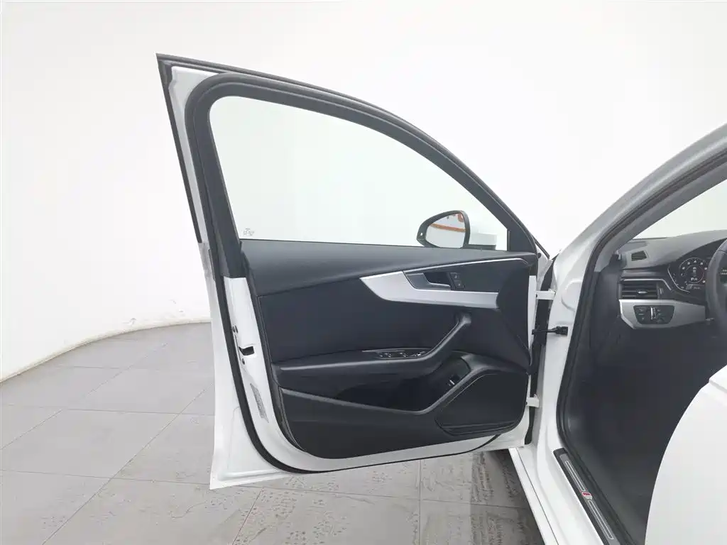 Audi A4L 2019 40 TFSI Fashion Type National VI купить на сайте DeffCars