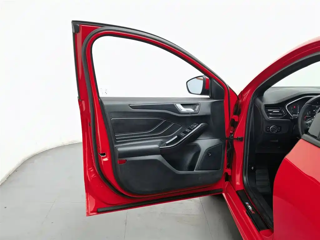 Focus 2021 Hatchback EcoBoost 180 Automatic ST Line купить на сайте DeffCars