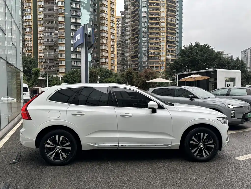 Volvo XC60 2025 B5 four-wheel drive Zhiyi Luxury Edition купить на сайте DeffCars