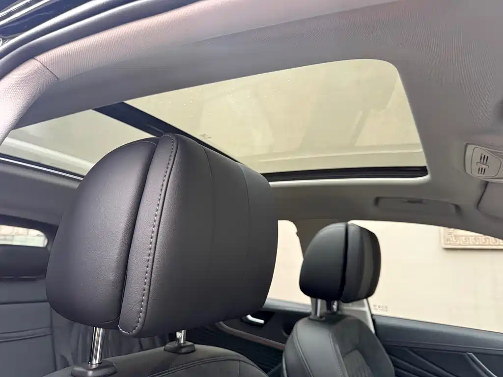 Hongqi HS5 2025 2.0T two-wheel drive Qixiang Pro version купить на сайте DeffCars