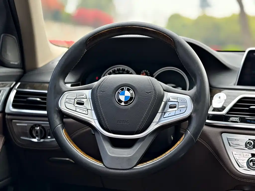 BMW 7 Series 2016 730Li Luxury купить на сайте DeffCars