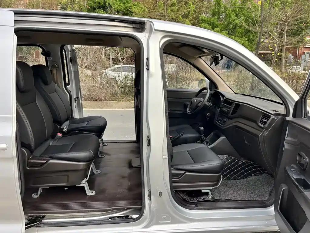 Wuling Hongguang V 2019 1.5L standard L2B купить на сайте DeffCars