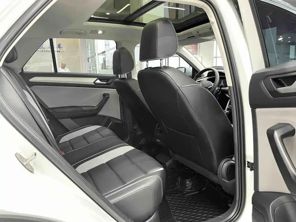 T-ROC 2023 280TSI DSG two-wheel drive time version купить на сайте DeffCars