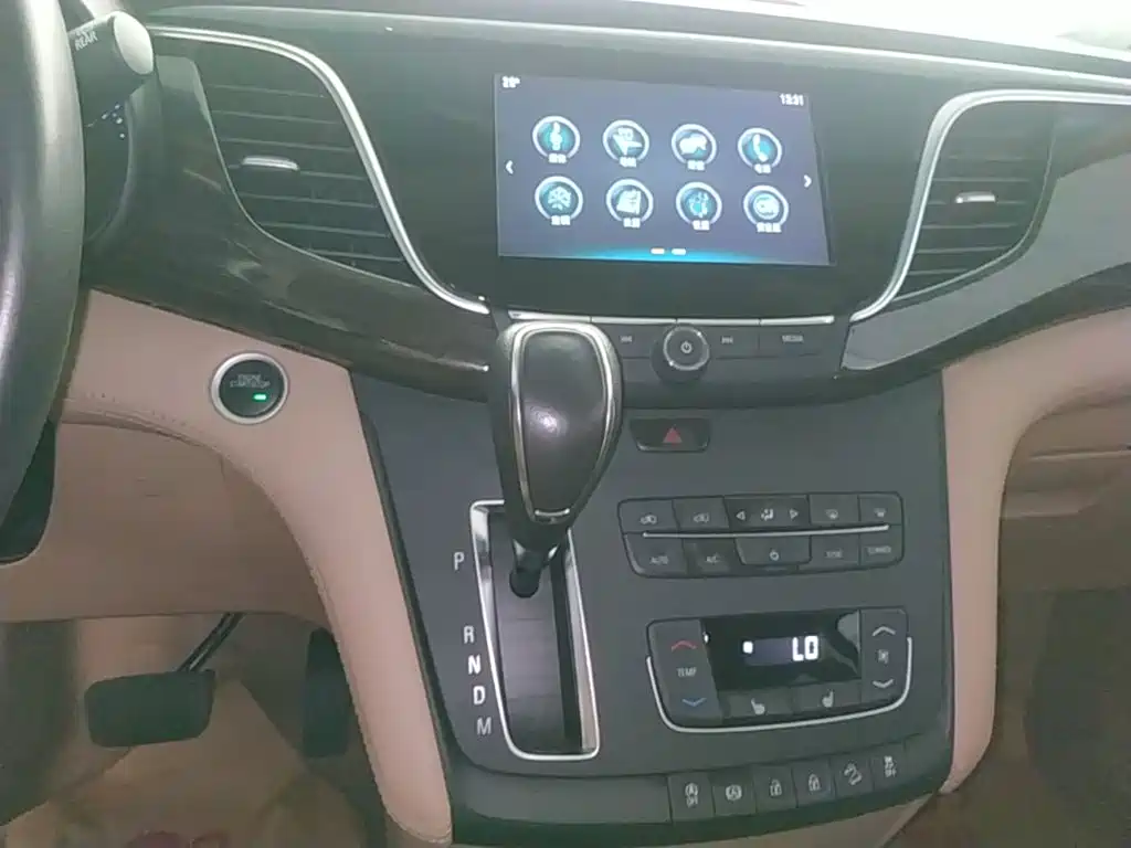 Buick GL8 2017 ES 28T Exclusive Type National V купить на сайте DeffCars