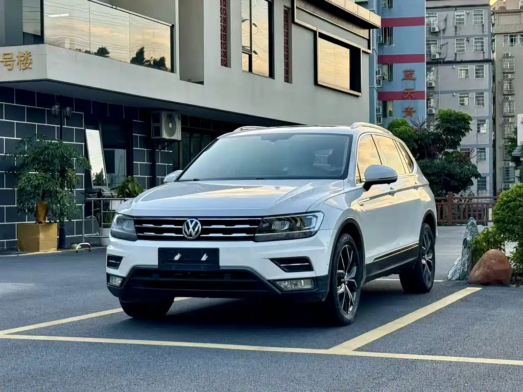Tiguan L 2019 330TSI automatic two-wheel drive smart luxury version National VI купить на сайте DeffCars
