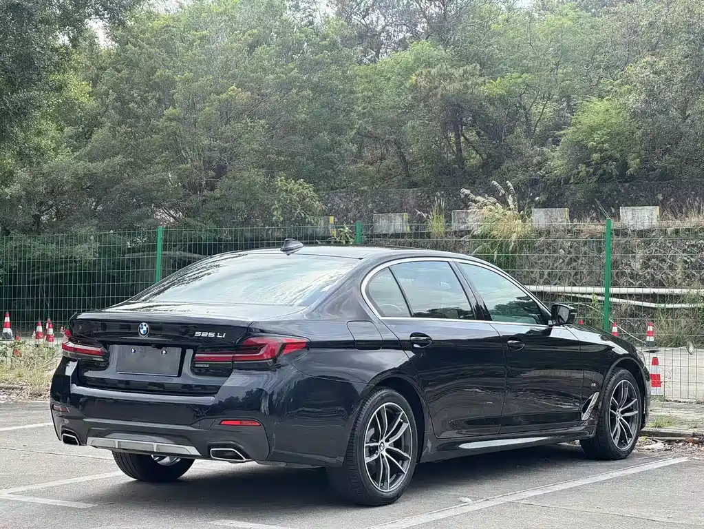 BMW 5 Series 2022 525Li M Sports Package купить на сайте DeffCars