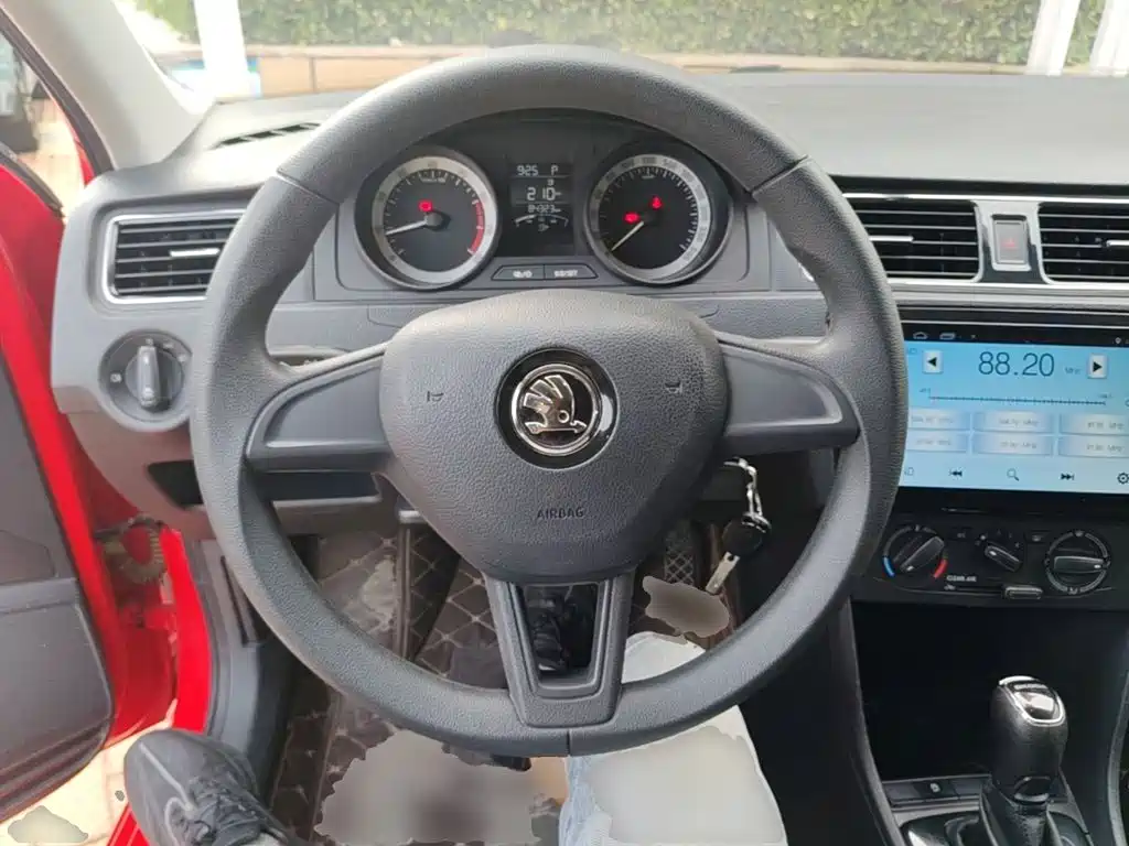 Xindong 2019 facelift 1.5L automatic standard version National V купить на сайте DeffCars