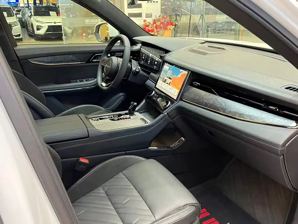 Lynk & Co 09 2021 2.0T Halo six-seater купить на сайте DeffCars
