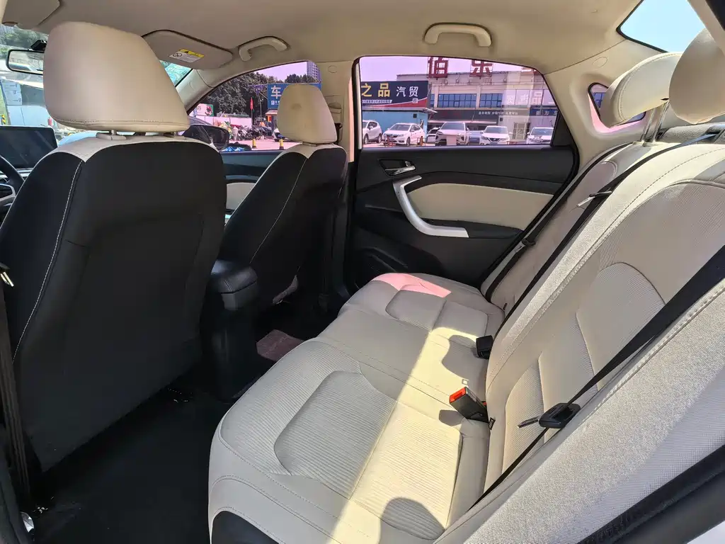 Yuexiang V7 2016 1.6L Manual Enjoyment Type National IV купить на сайте DeffCars